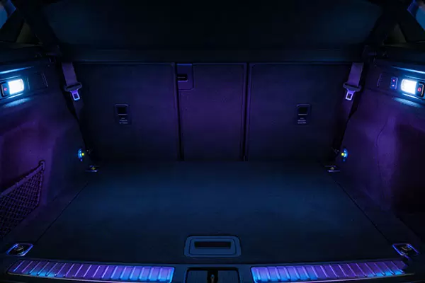 汽车后备箱塑料部件